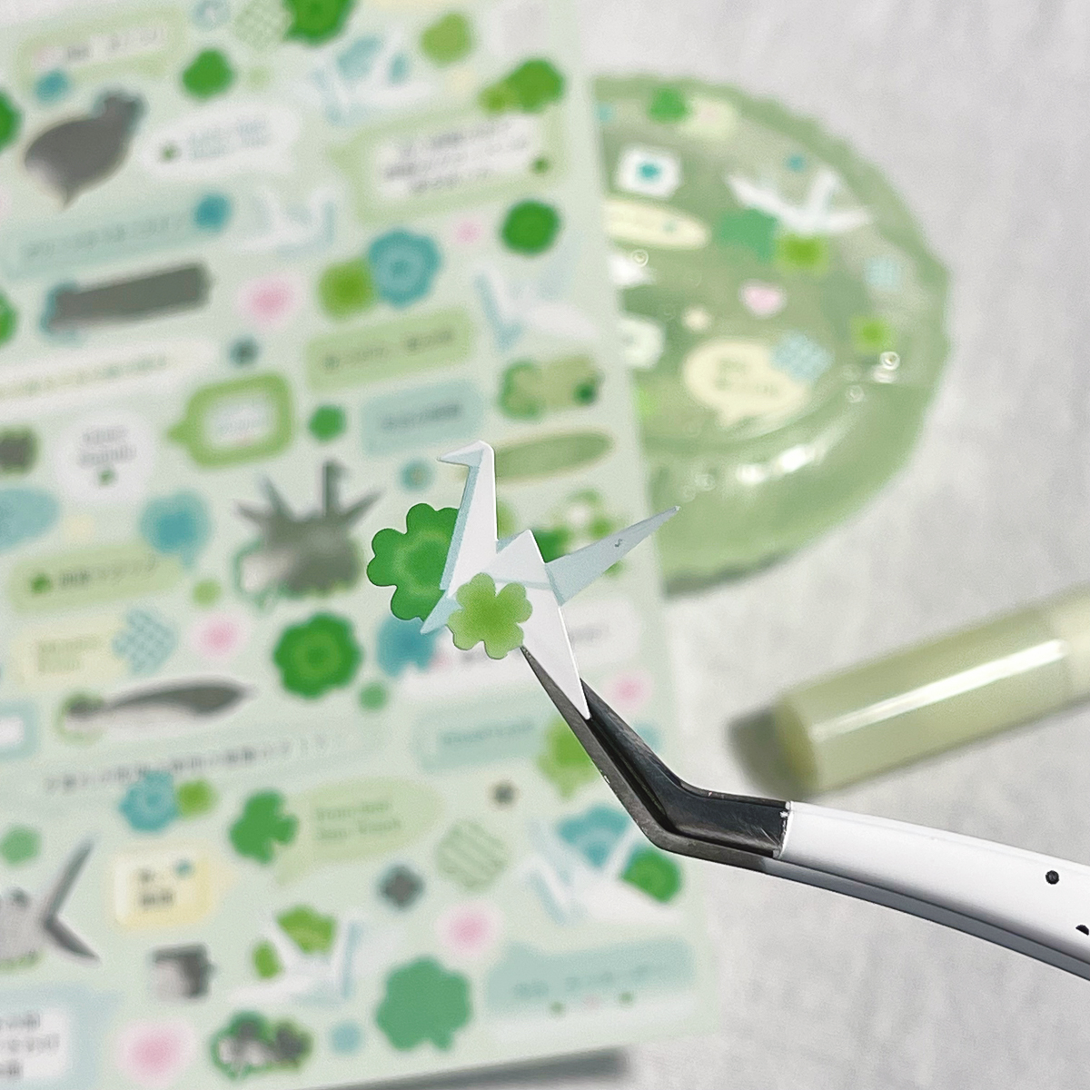 Green four-leaf clover Sticker - огляд і ціна Red Clover Flower