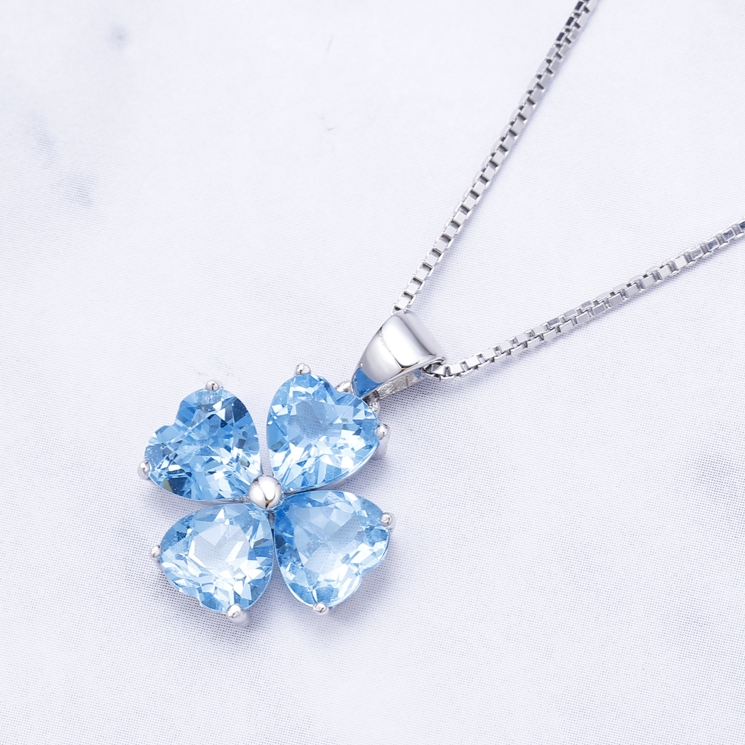 GEM'S BALLET 0.95ct Natural Sw - огляд і ціна Red Clover Flower